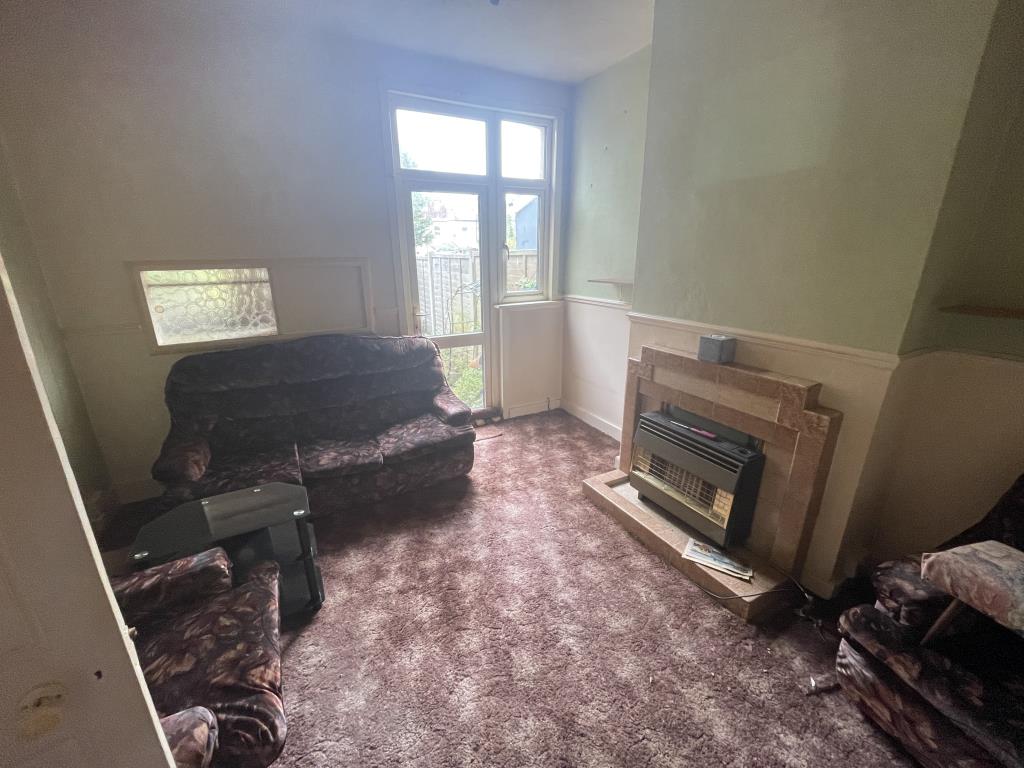 Lot: 5 - TWO-BEDROOM TERRACE HOUSE FOR IMPROVEMENT - dining area with door to garden